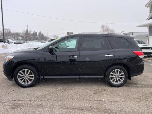 Used 2016 Nissan Pathfinder S image 2