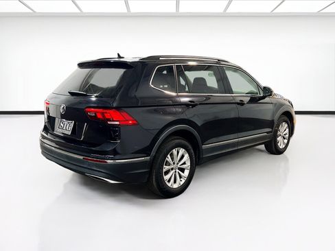Used 2018 Volkswagen Tiguan SE w/ Panoramic Sunroof Package image 4