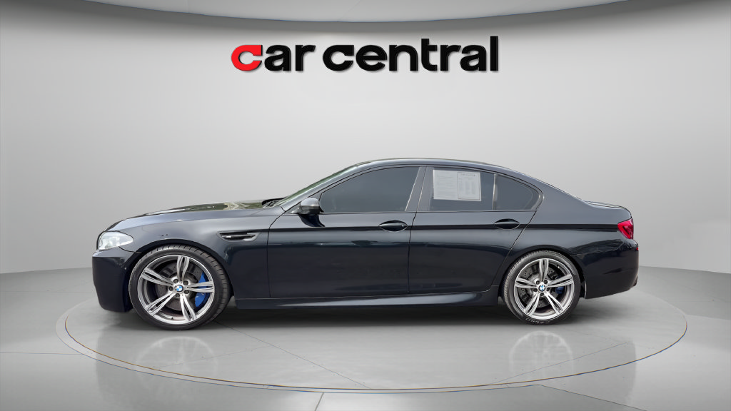 Used 2016 BMW M5 RWD image 2