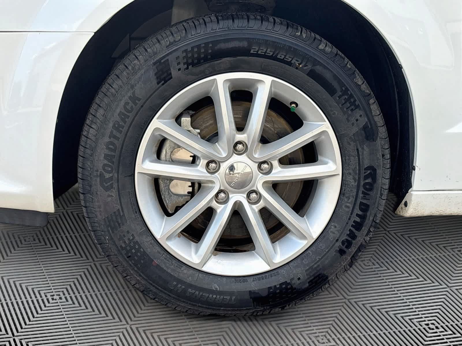Used 2018 Dodge Grand Caravan SXT FWD image 32