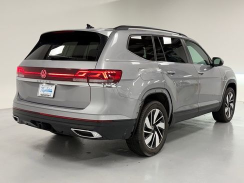 Used 2024 Volkswagen Atlas SE image 4