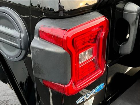 Used 2023 Jeep Wrangler Unlimited Sahara w/ Cold Weather Group AWD/4WD image 23