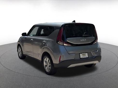 Used 2025 Kia Soul LX w/ LX Technology Package FWD image 11