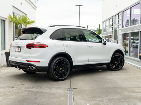Used 2018 Porsche Cayenne S AWD/4WD image 7