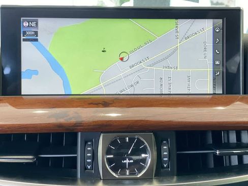 Used 2017 Lexus LX 570 4WD w/ Luxury Package image 20