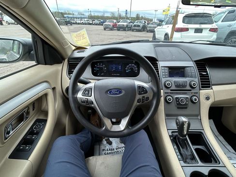 Used 2017 Ford Taurus SE FWD image 29