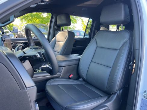 Used 2025 Chevrolet Suburban LT w/ Comfort Package RWD image 30