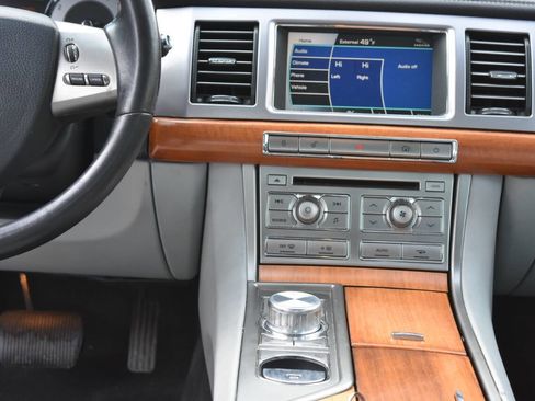 Used 2009 Jaguar XF Luxury image 31
