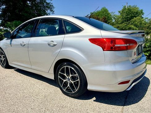 Used 2015 Ford Focus SE w/ SE Sport Package FWD image 6