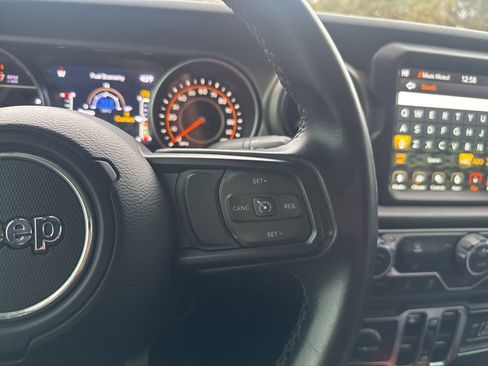 Used 2021 Jeep Gladiator Sport image 26