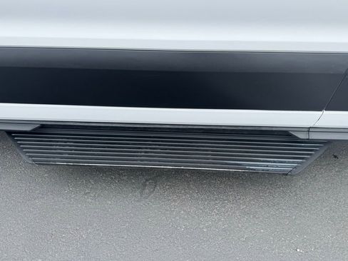 Used 2023 Ford Transit 350 XLT image 10