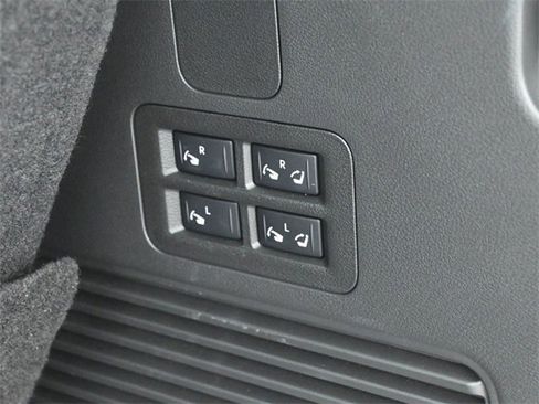 Used 2025 Nissan Armada SL w/ Captain's Chari Seat Package image 31