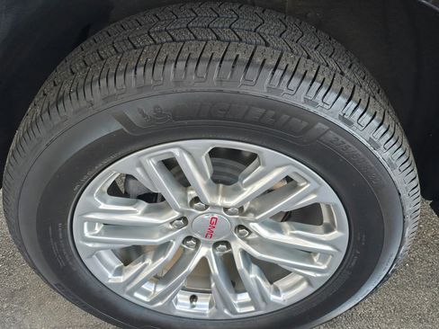 Used 2023 GMC Yukon XL SLT AWD/4WD image 39