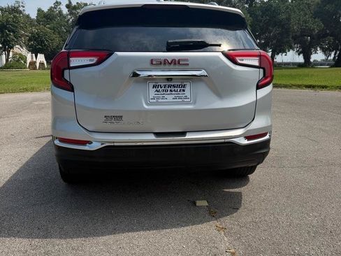 Used 2022 GMC Terrain SLT w/ Infotainment Package II FWD image 4