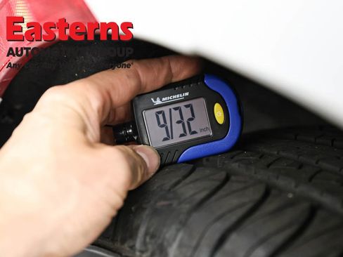 Used 2024 Chrysler Pacifica Select image 28