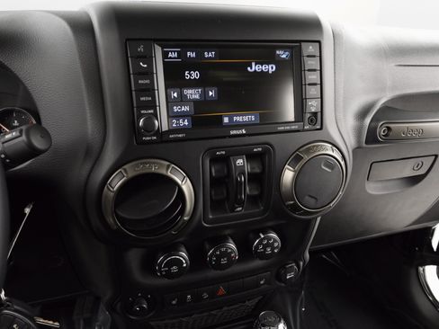 Used 2018 Jeep Wrangler Unlimited Sport image 21
