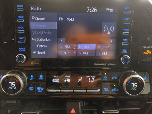 Used 2021 Toyota Highlander XLE image 25