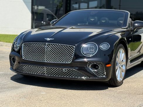 Used 2021 Bentley Continental GT image 3