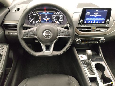 Used 2024 Nissan Altima 2.5 SV image 22