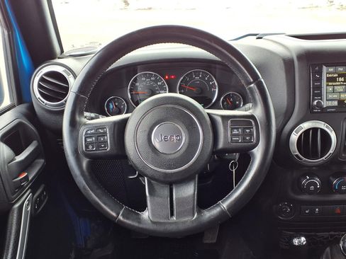 Used 2015 Jeep Wrangler Unlimited Rubicon w/ Connectivity Group image 12