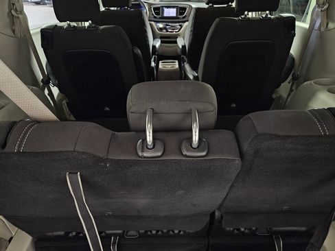 Used 2022 Chrysler Voyager LX FWD image 29