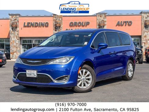 Used 2019 Chrysler Pacifica Touring Plus FWD image 1