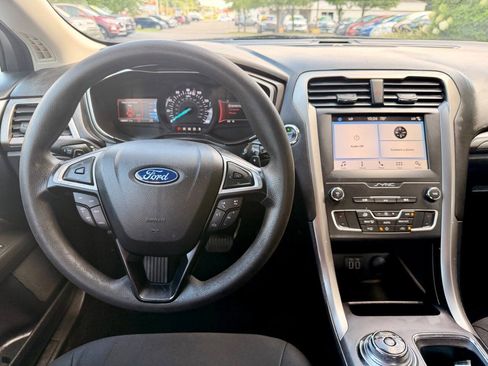 Used 2019 Ford Fusion SE FWD image 10