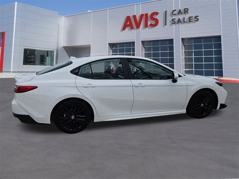 Used 2025 Toyota Camry SE image 7