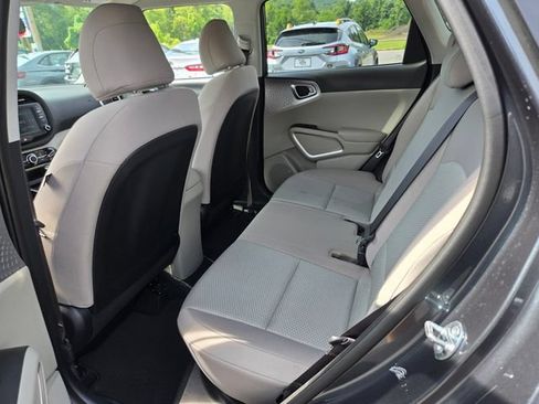 Used 2025 Kia Soul LX w/ LX Technology Package FWD image 11