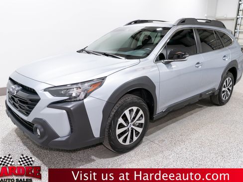Used 2024 Subaru Outback Premium image 2