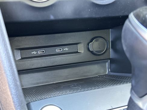 Certified 2022 Volkswagen Taos SE w/ Panoramic Sunroof Package FWD image 26