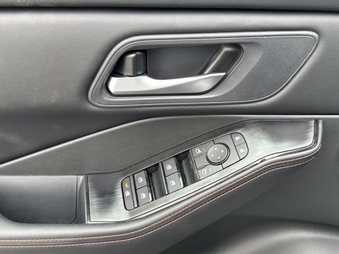 New 2025 Nissan Rogue SV image 34