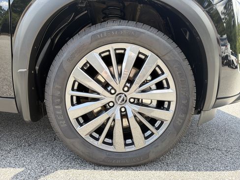 Used 2024 Nissan Pathfinder SL w/ SL Premium Package FWD image 14