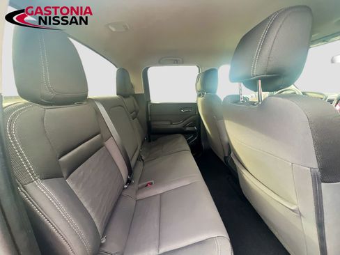 Used 2024 Nissan Frontier SV w/ Technology Package image 33