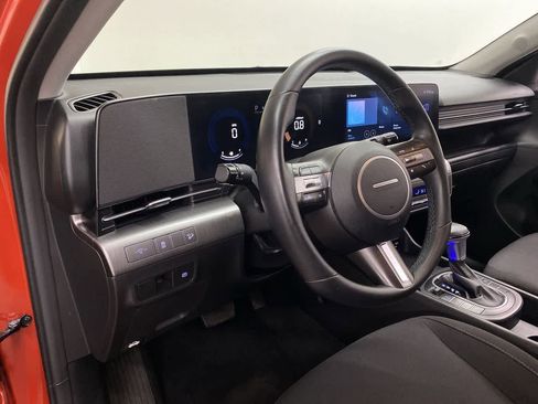 Used 2024 Hyundai Kona SEL image 2