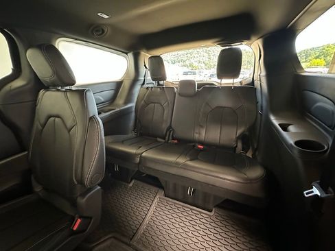 New 2025 Chrysler Pacifica Select w/ Fav Edition Package image 26