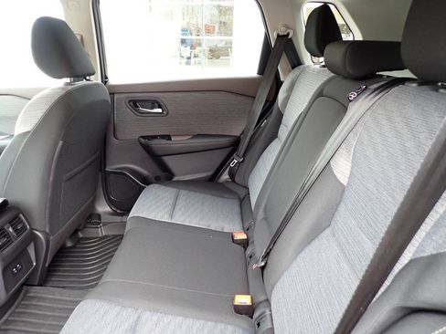 Used 2023 Nissan Rogue SV image 12