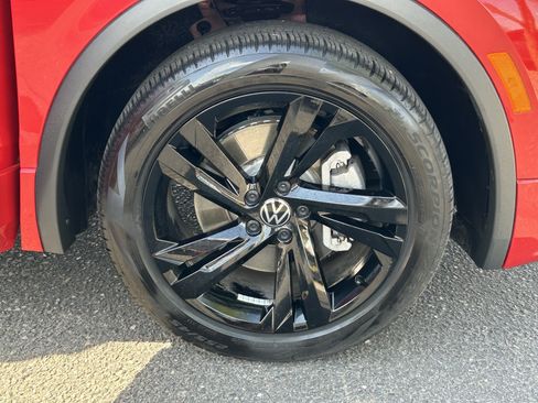 Certified 2024 Volkswagen Tiguan SE R-Line FWD image 7
