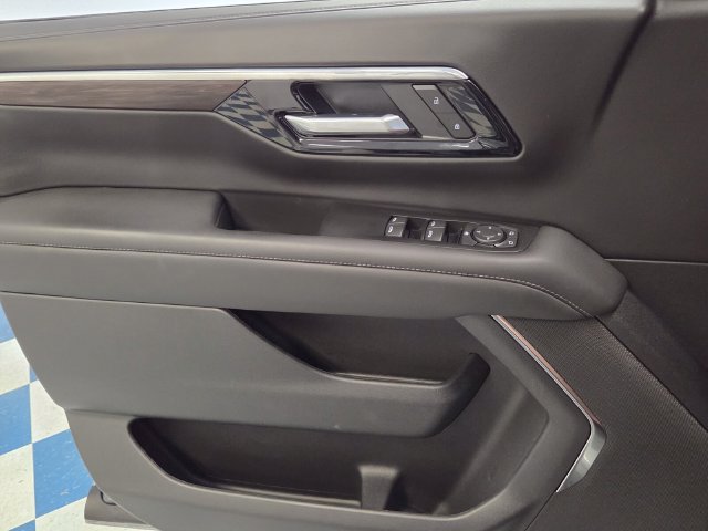 Used 2026 Chevrolet Suburban LS RWD image 28