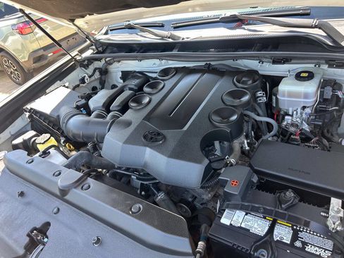 Used 2018 Toyota 4Runner Limited AWD/4WD image 40