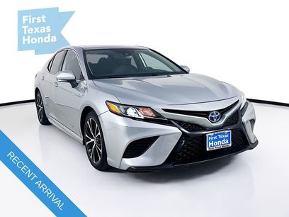 Used 2019 Toyota Camry SE w/ Sunroof Package