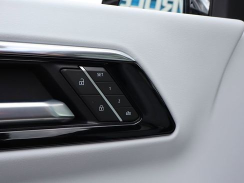 New 2025 Chevrolet Suburban Premier image 10