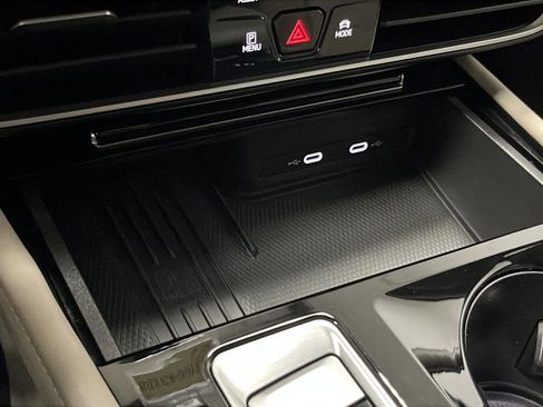 Used 2025 Volkswagen Atlas SE image 37