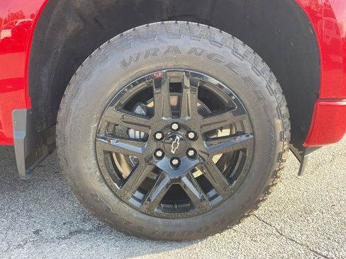 Used 2024 Chevrolet Silverado 1500 Custom w/ Turbomax Blackout Package image 17