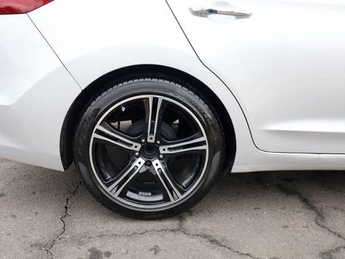 Used 2017 Hyundai Elantra SE image 23