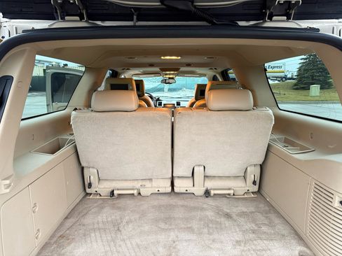 Used 2009 Cadillac Escalade ESV AWD image 18