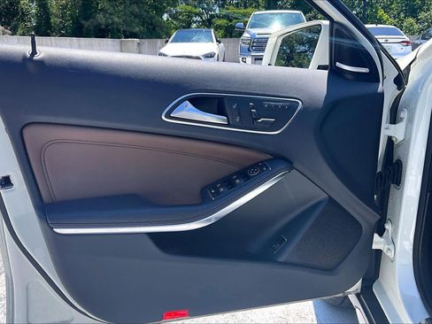 Used 2015 Mercedes-Benz GLA 250 4MATIC image 37