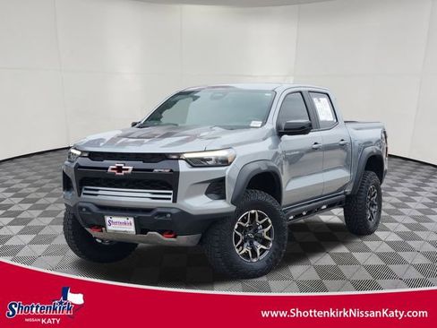 Used 2025 Chevrolet Colorado ZR2 w/ Technology Package AWD/4WD image 1