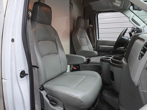 Used 2022 Ford E-350 and Econoline 350 Super Duty w/ Power Windows & Locks Group RWD image 18