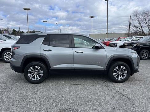 New 2026 Chevrolet Equinox LT image 2